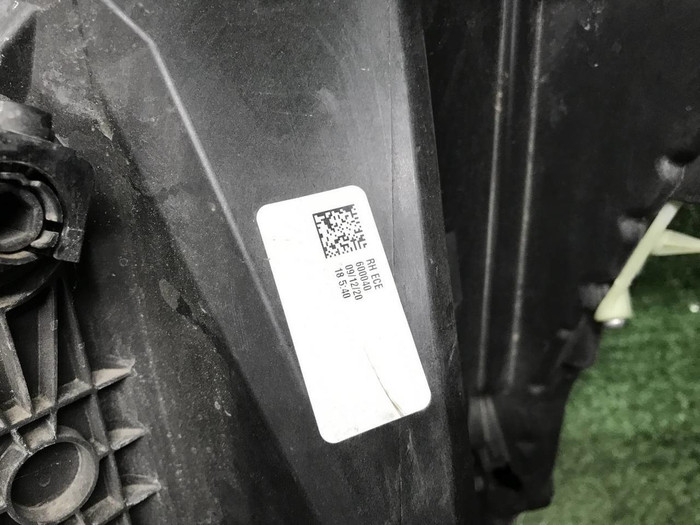 Битая Фара правая Cadillac Escalade 4 (14-20) LED