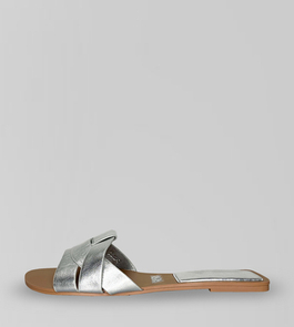 Шлепанцы и сандалии