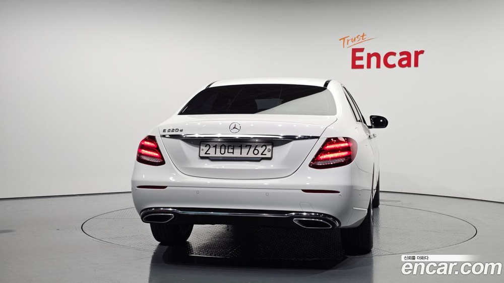 Mercedes-Benz E-Class W213 E220d Exclusive (08.2019)