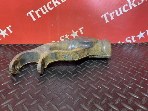 Кронштейн амортизатора переднего левый