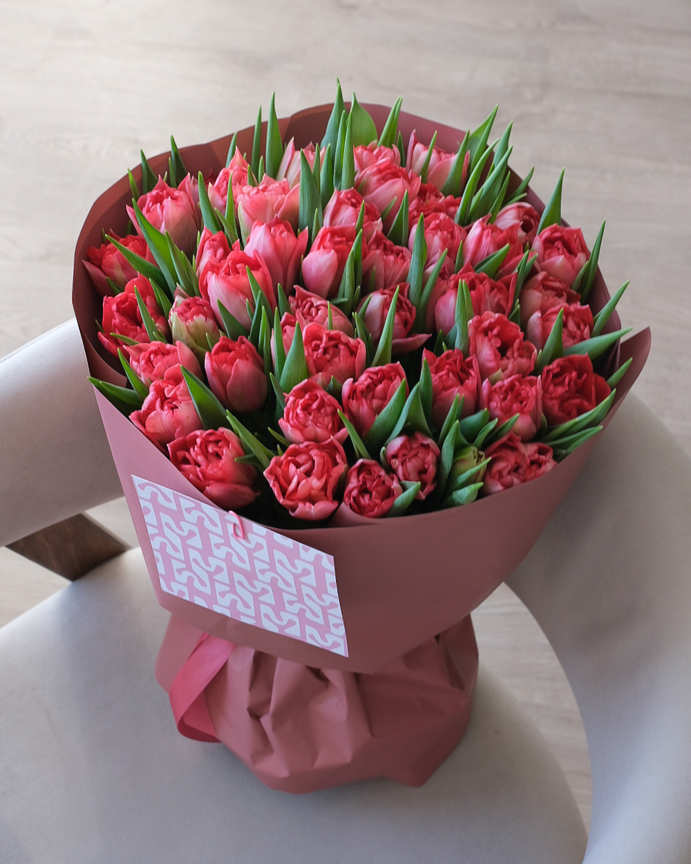 Моно из 49 пионовидных тюльпанов Дабл Твист