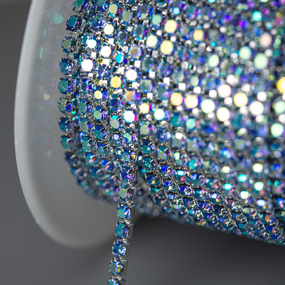 Стразовая цепь дуохромная, 2мм, фиолетовый кристалл с синим напылением в серебристых цапах