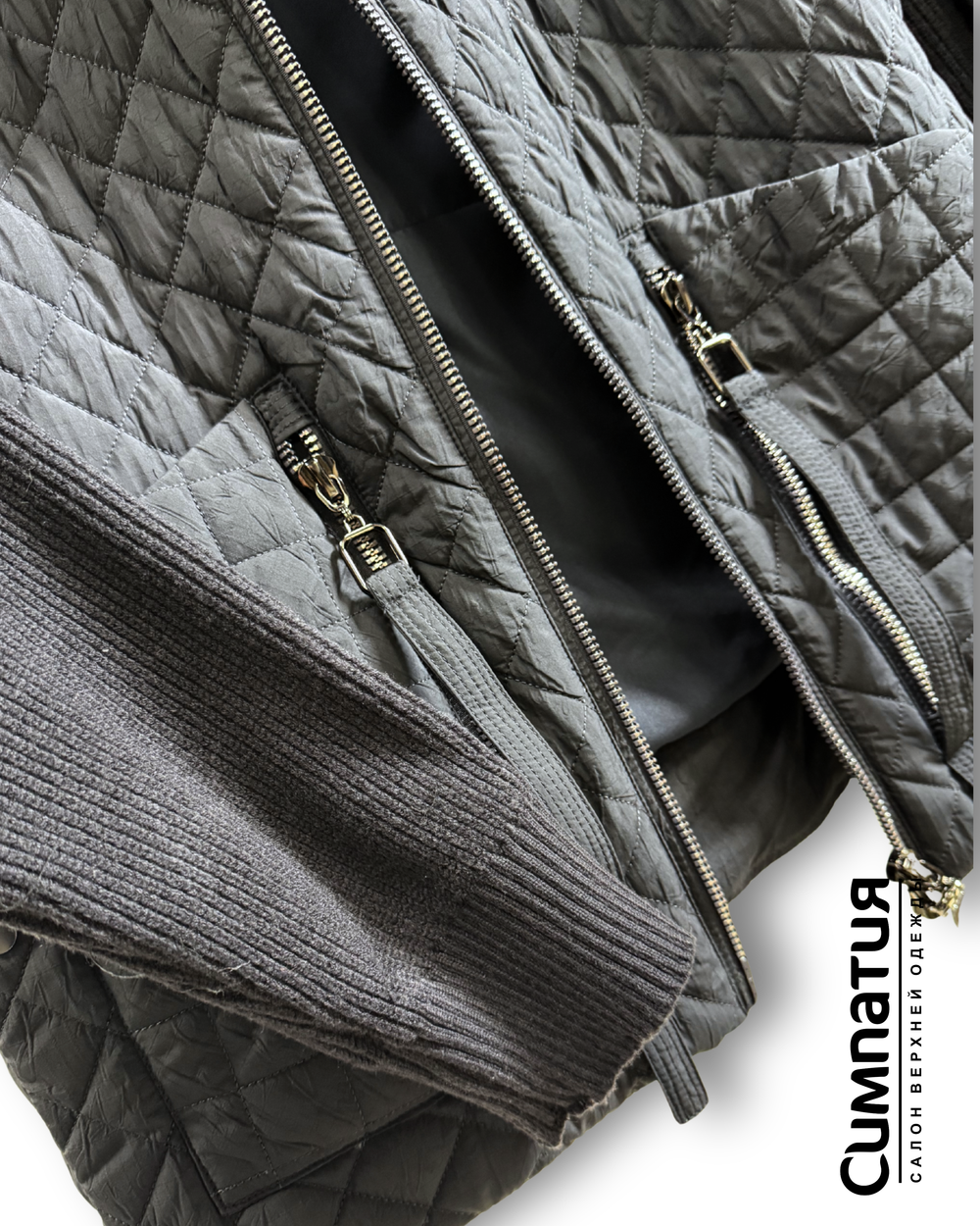 Необычная куртка в темно-синем цвета со сьемными рукавами