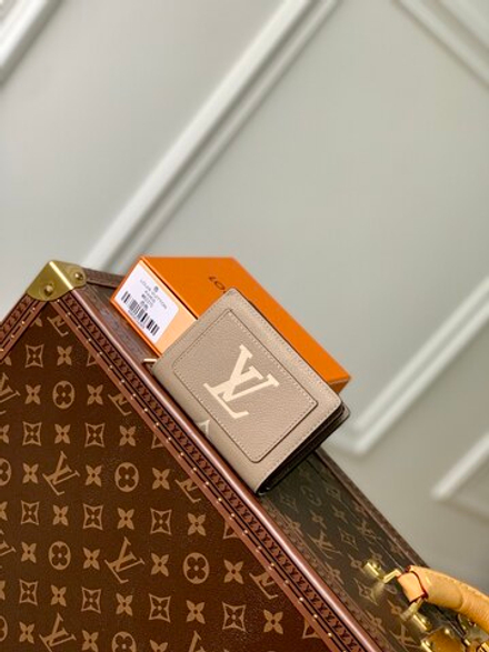 Louis Vuitton Clea Wallet