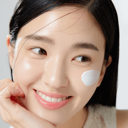 Goodal Heartleaf Calming Moisture Sun Cream SPF50+ PA++++ солнцезащитный крем с хауттюйнией