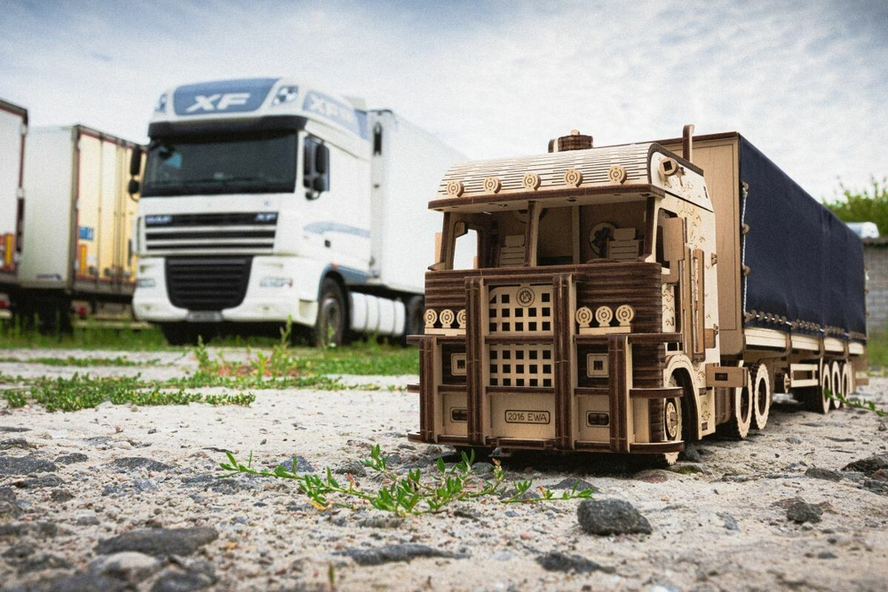 Грузовик Тягач Король дорог от EWA - Деревянный конструктор, сборная механическая модель, 3D пазл
