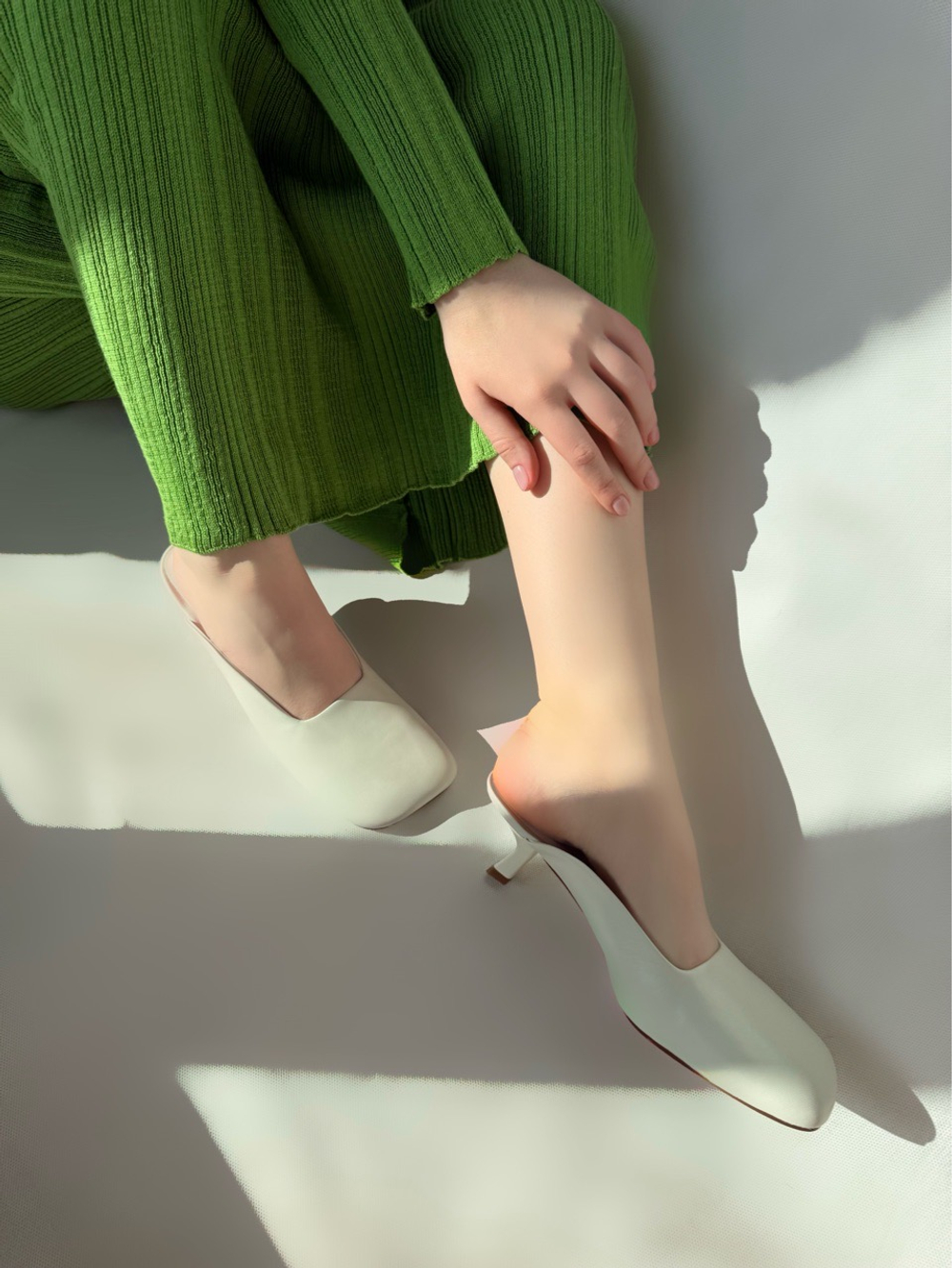 Женские летние мюли из натуральной кожи белого цвета