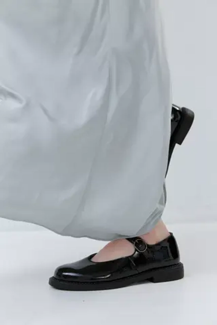 Туфли из лаковой кожи черного цвета