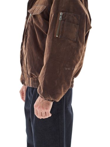 Утепленный коричневый бомбер из вареного денима