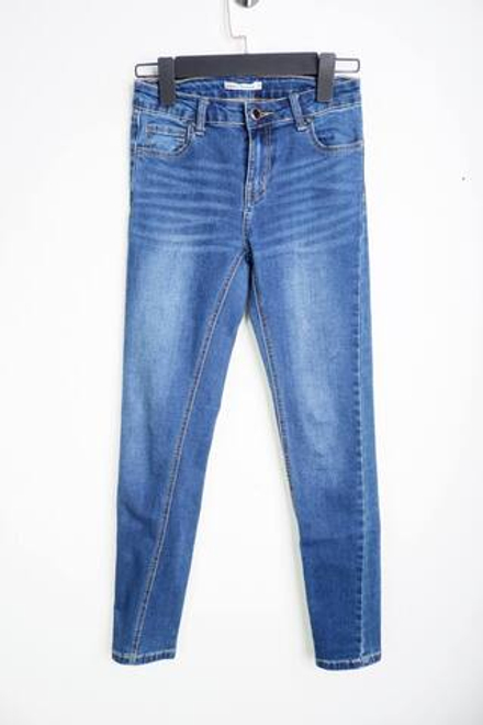 Джинсы Zarina лаконичные, визуально на 42 размер