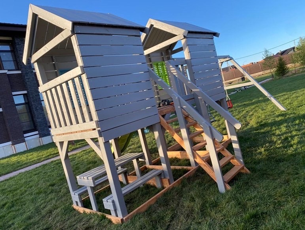 Детский деревянный домик с качелями на цепях Флоренция