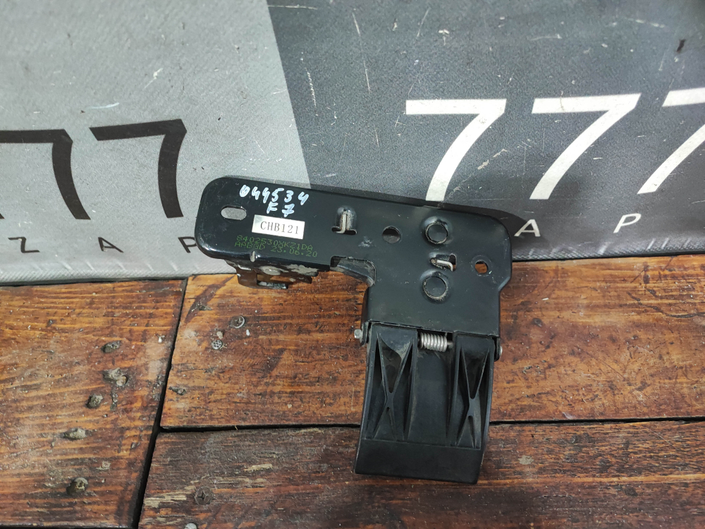 Фикcaтop зaмкa кaпoтa Haval F7 1, F7x 1 19-24 Б/У Оригинал 8402530XKZ1DA