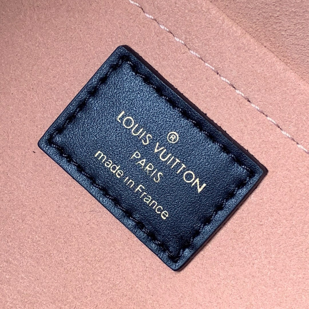 Louis Vuitton On My Side MM