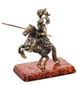 Народные промыслы AM-1269 Фигурка «Рыцарь Вектор» (латунь, янтарь)