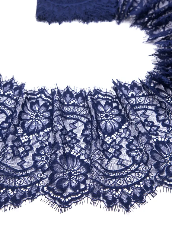 01-39 Кружево шантильи 20 см, темно-синий
