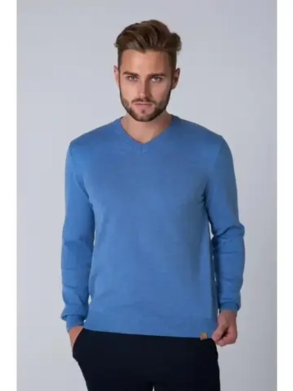 Тонкий классический пуловер