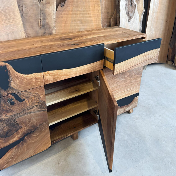 Индивидуальный буфет из ореха с бирюзовой смолой