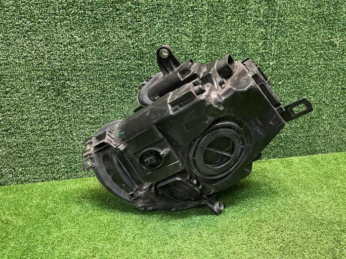 Фара правая Mini Hatch R56 (2010-2013) ксенон