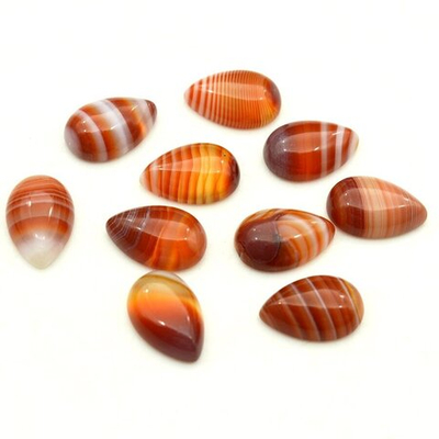 Кабошон из сердолика капля, 10*15*5мм.