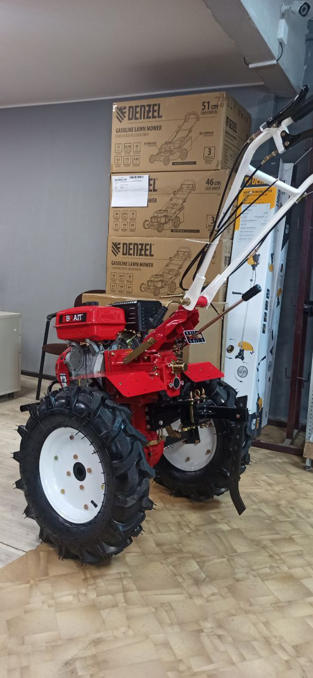 Мотоблок бензиновый Brait BR-135GED PRO, колеса 6.00*12