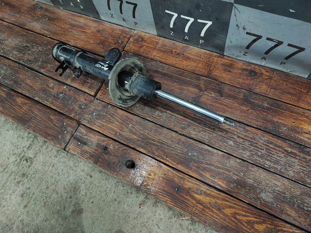 Амортизатор передний левый Geely Coolray 19-нв Б/У Оригинал 4013078100