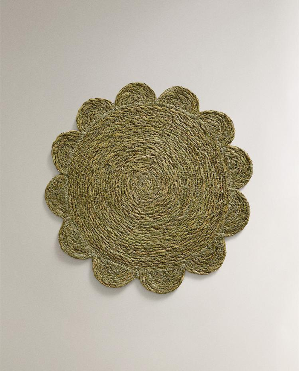 ZARA HOME ПОДСТАВКА ПОД СТОЛОВЫЕ ПРИБОРЫ ИЗ РОТАНГА «ЦВЕТОК», ЗЕЛЕНЫЙ