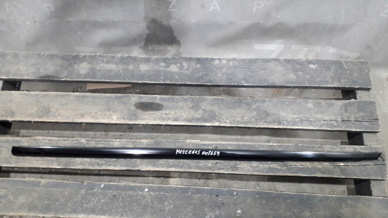 Молдинг двери передней левой Mercedes E (W213) 16-нв Б/У Оригинал A2137209504