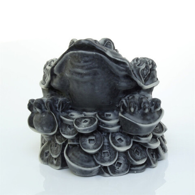 Сувенир Жаба на монетах и слитках №2