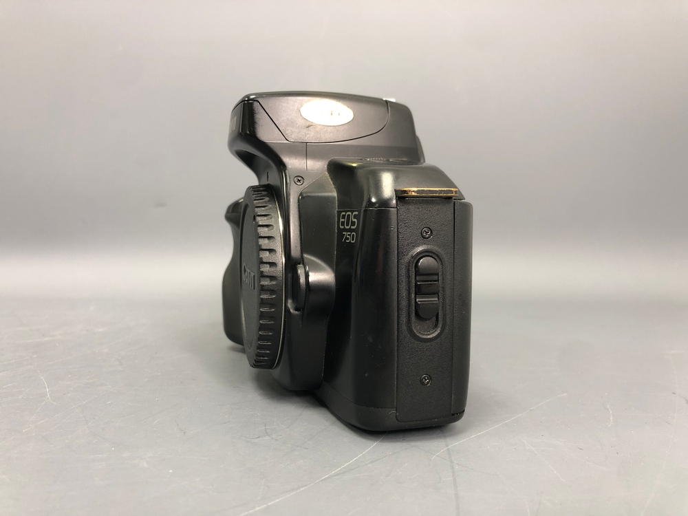 Canon EOS 750