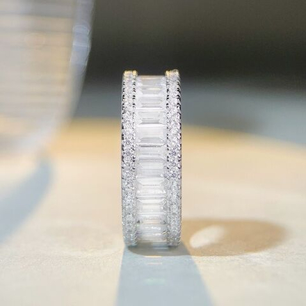 Кольцо с камнями бижутерия