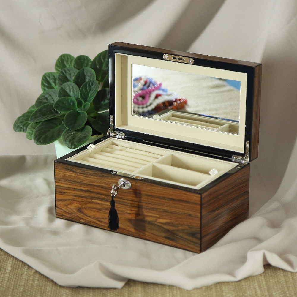 Шкатулка ювелирная