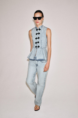 ZARA ДЖИНСОВЫЙ ЖИЛЕТ С НАВЕСНЫМИ ПЕТЛЯМИ — ZW COLLECTION, ГОЛУБОЙ