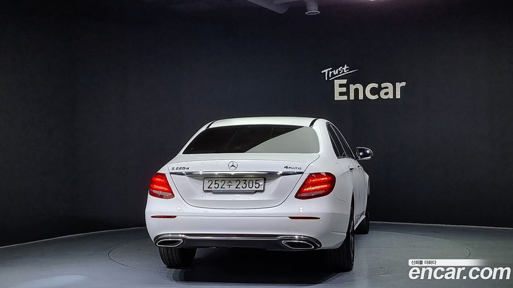 Mercedes-Benz E-Class W213 E220d Avangarde (06.2020)