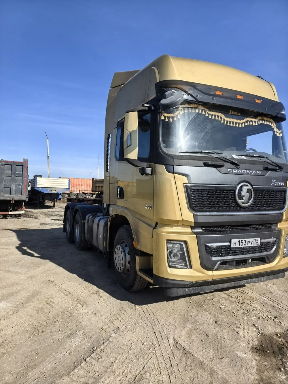 Shacman (Shaanxi) SX* 6x4 Седельный тягач SX42584V324 (Дизельный, 11,6 л, 423 л.с., МТ)