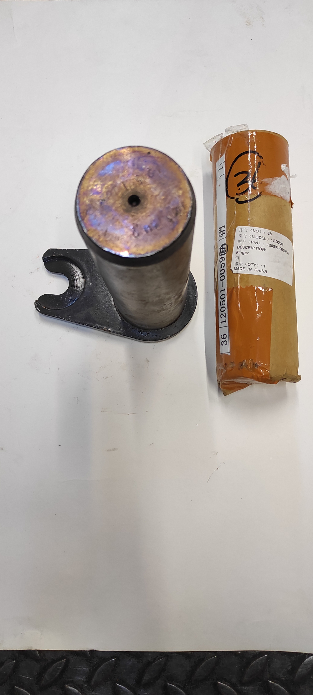 Палец 120501-00595