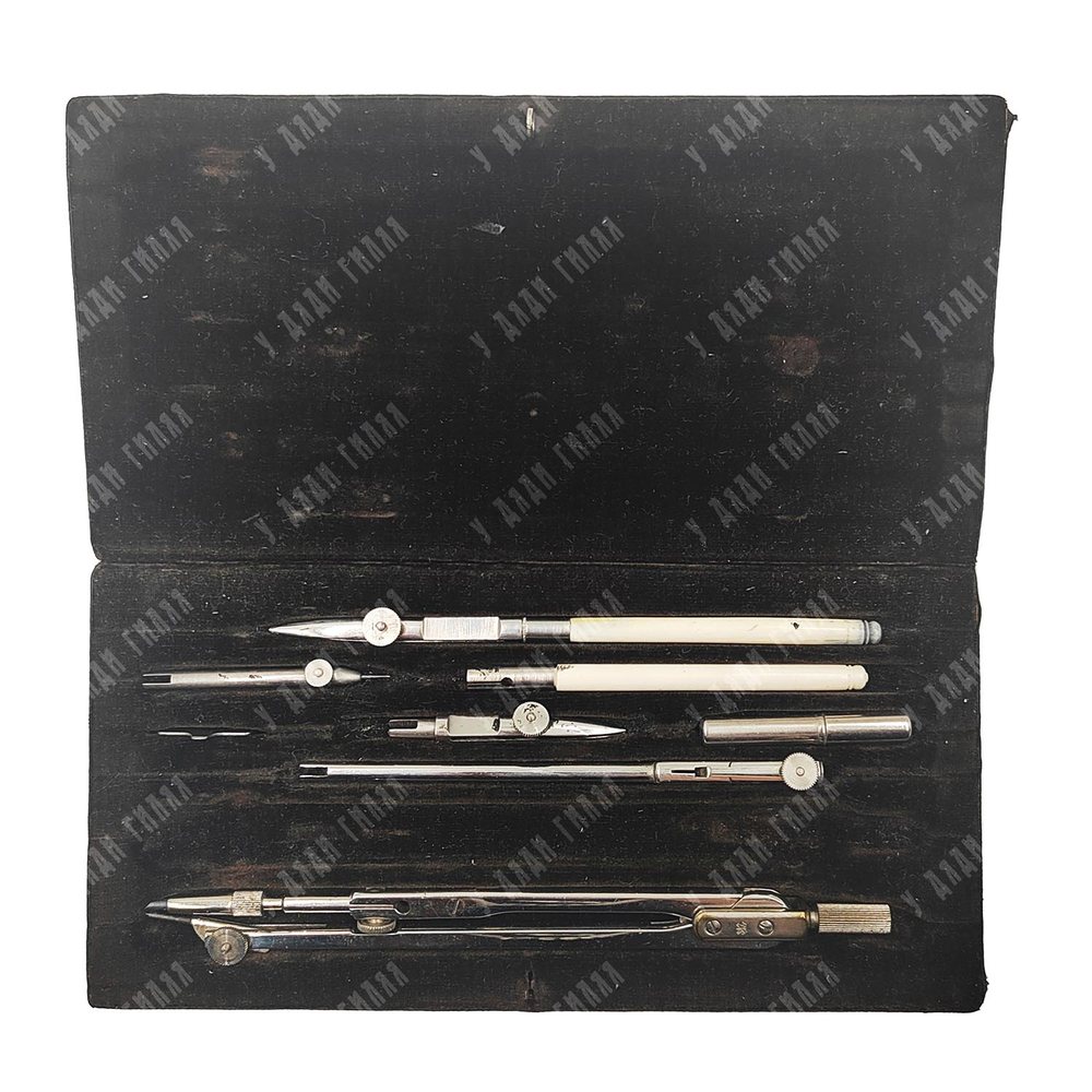 Советская готовальня №119. Сталь, графит, пенал из бархата и коленкора. Завод Авиаприбор, XX век.