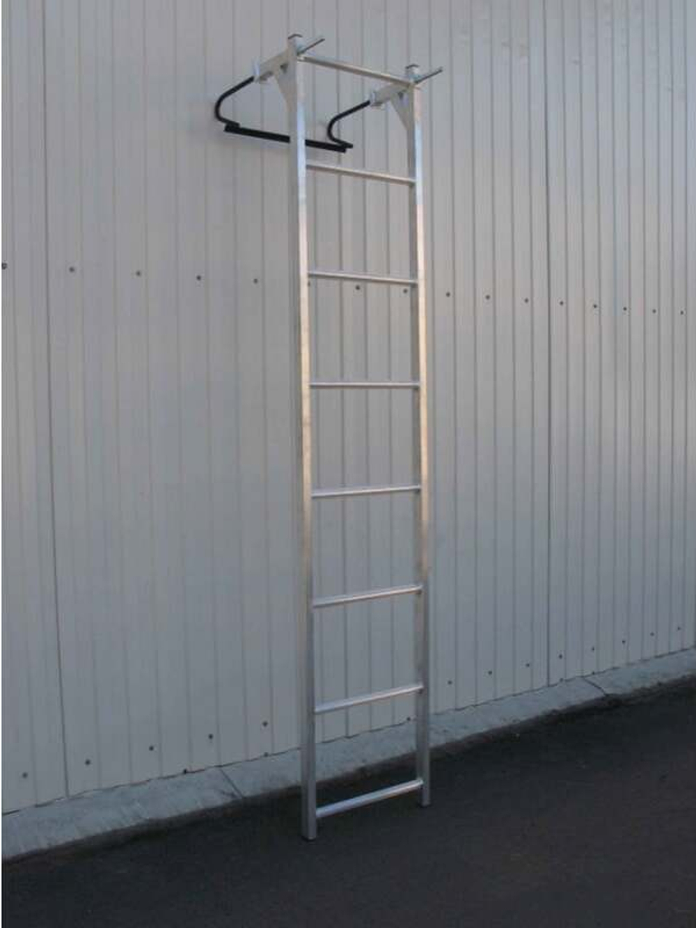 Лестница навесная алюминиевая со стальными кронштейнами MEGAL ЛНАстк - 5,0 (450)