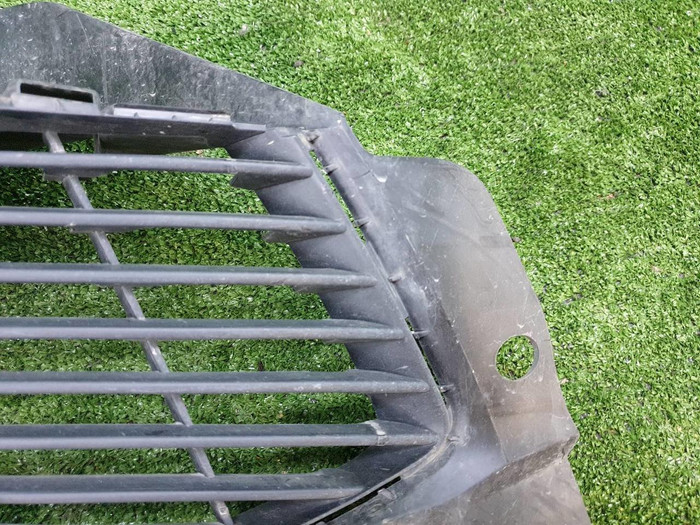 Решетка бампера правая Peugeot 3008 2 (2016-2020)