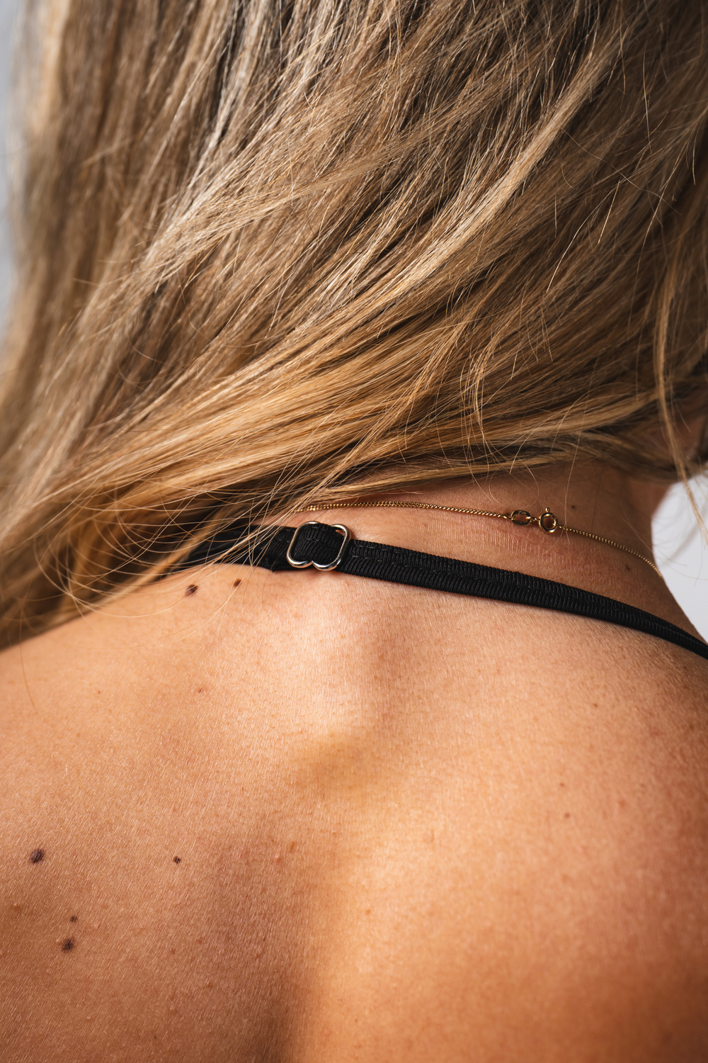 Топ Nebbia Lift-Up Sports Bra FLOW SEAMLESS 495 BLACK