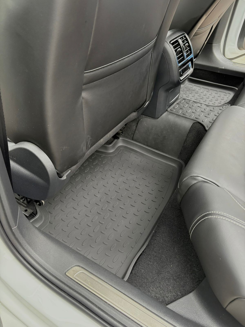 Резиновые коврики с высоким бортом для Volkswagen Passat B8 2014-2024 Seintex.86544