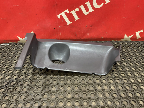 Накладка корпуса подножек левая