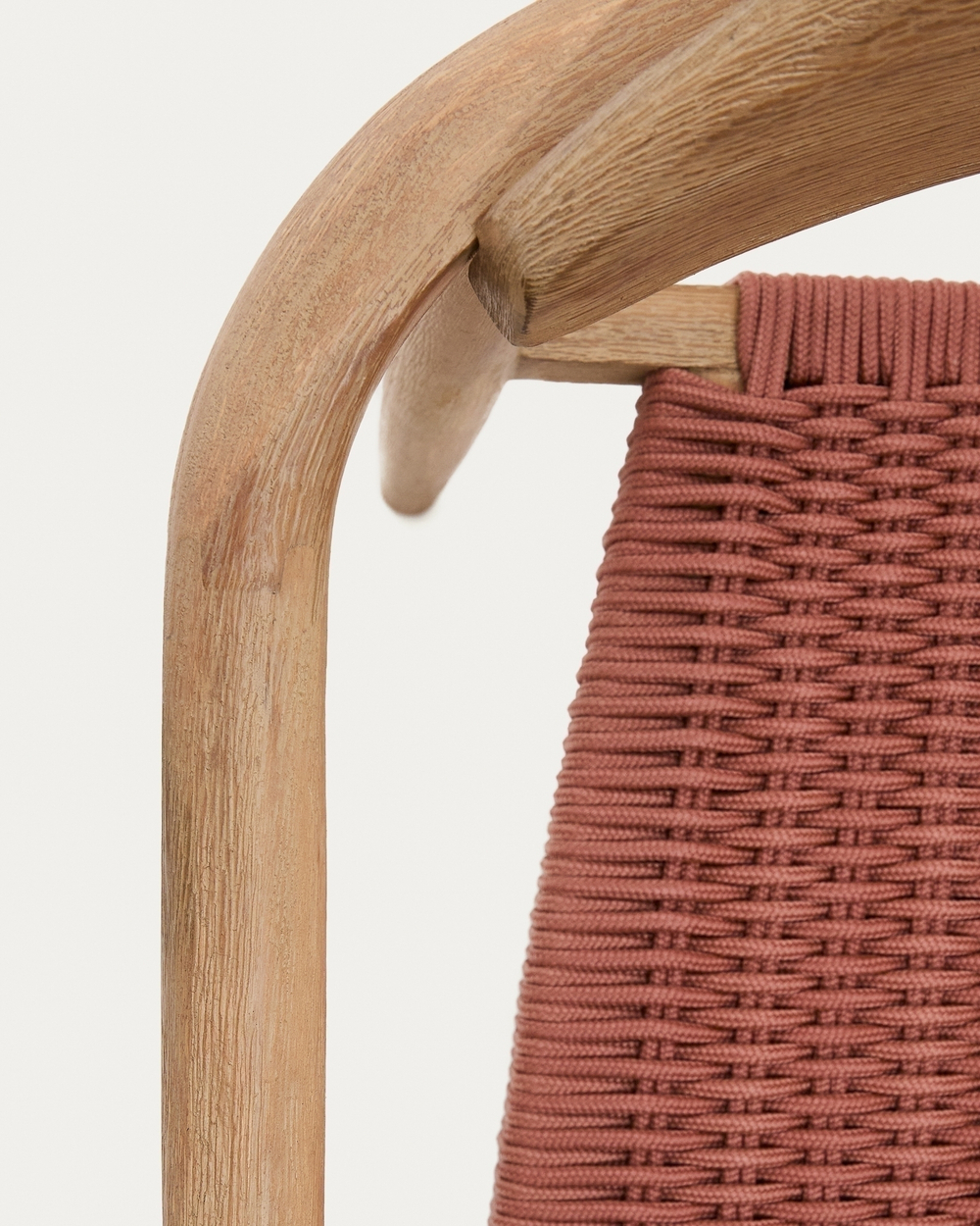 Стул Glynis из массива эвкалипта с розовой веревкой