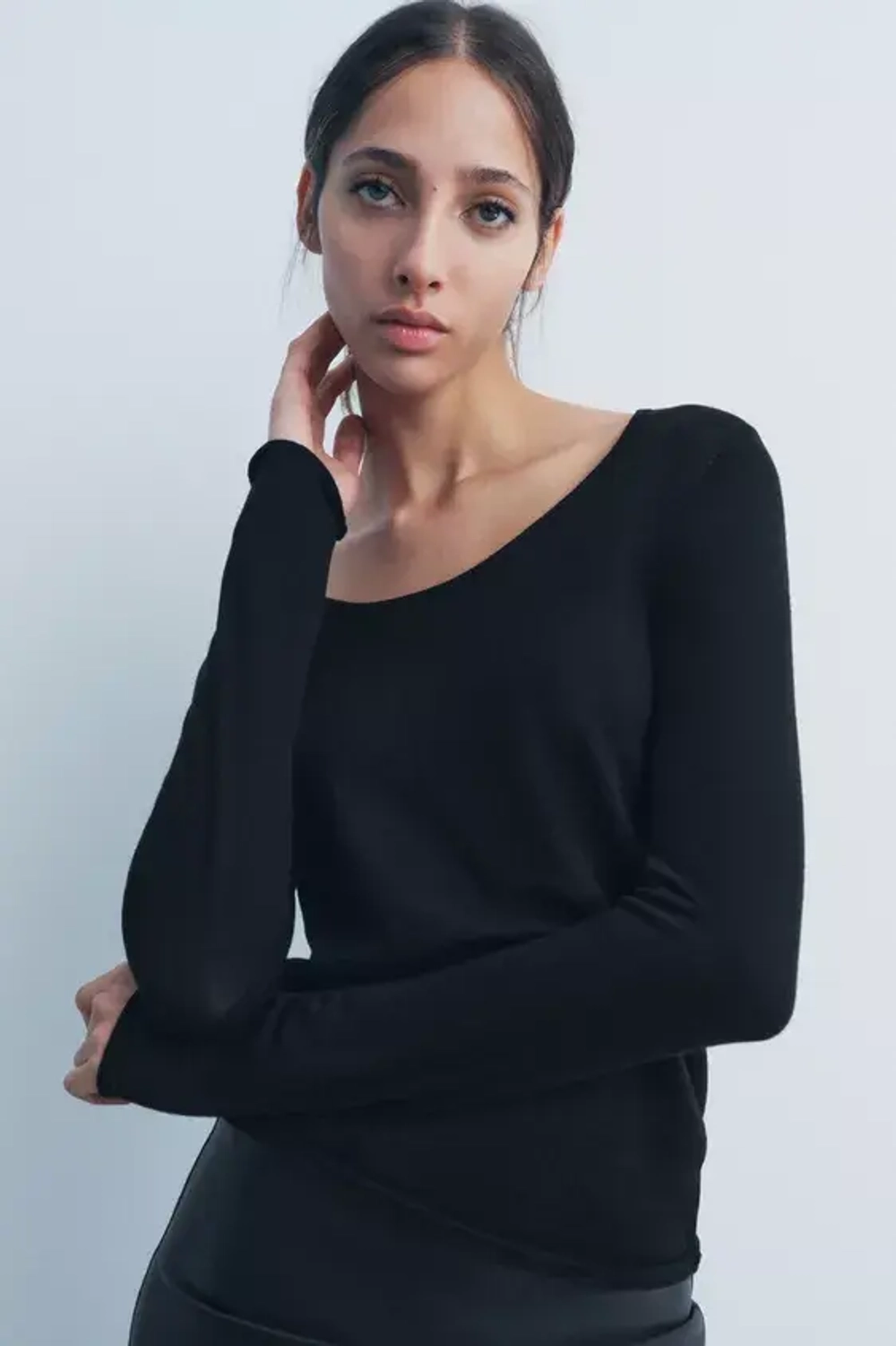 ZARA ОДНОТОННЫЙ ТРИКОТАЖНЫЙ ТОП, ЧЕРНЫЙ