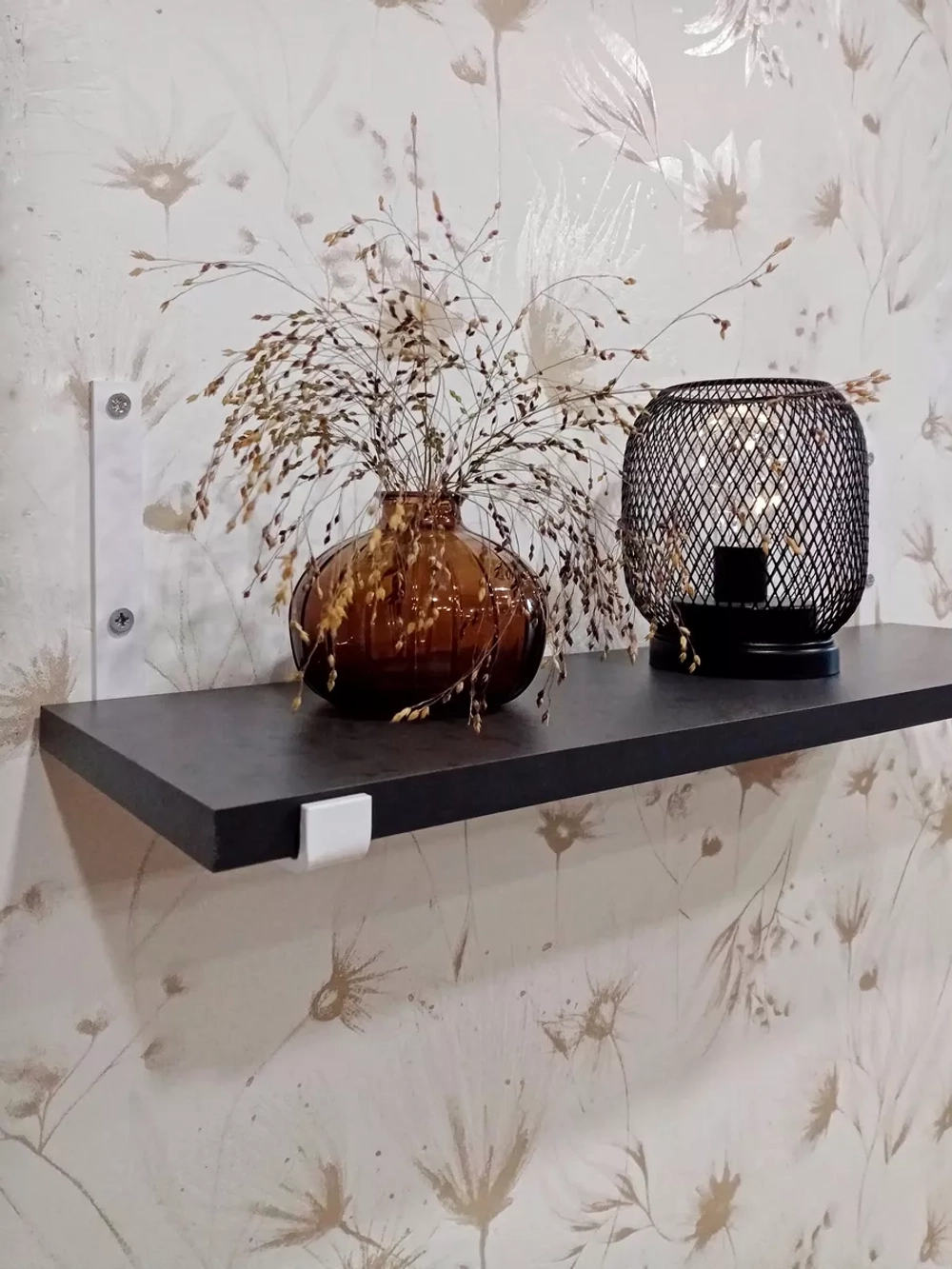 Полка настенная прямая на кронштейнах