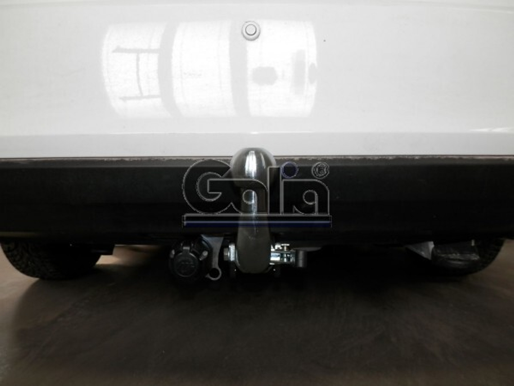 Фаркоп оцинкованный Galia S104C для Skoda Rapid лифтбек/универсал 2013-, SEAT Toledo седан 2013-(паспорт и сертификат в комплекте)(без электрики)
