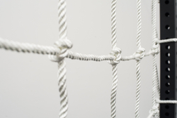 Сетка для лазания 2х1 метра (ячейка 25х25 см, хвосты 40 см по периметру)