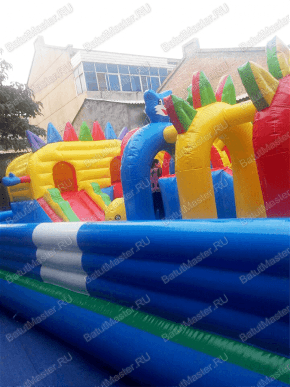 Коммерческий надувной батут "Радужный город" 10*6*3 м