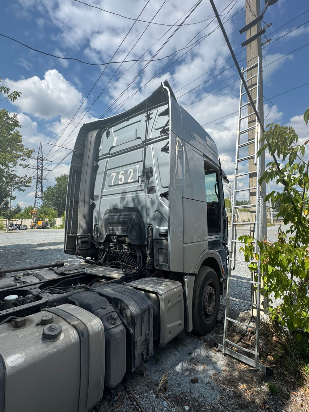 Shacman (Shaanxi) SX* 4x2 Седельный тягач SX4188YY381 (Дизельный, 12,5 л, 473 л.с., АТ)