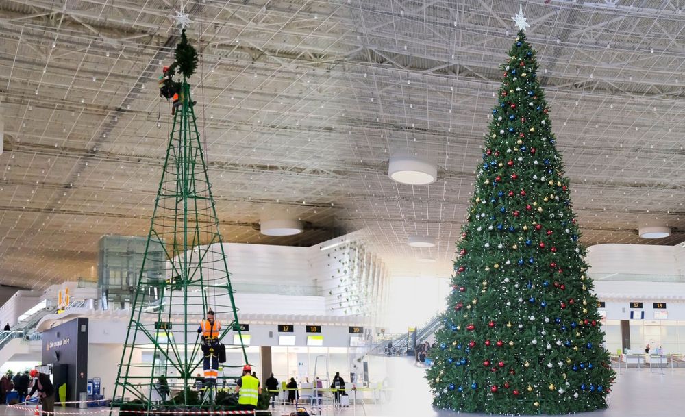 уличная большая ель, каркасная (конусная)