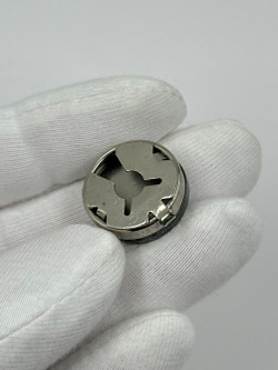 Накладка на пуговицу с голубой вставкой